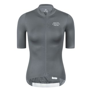 gray cycling jersey