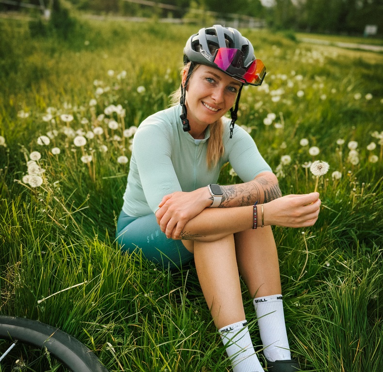 womens cycling jersey and bib shorts set