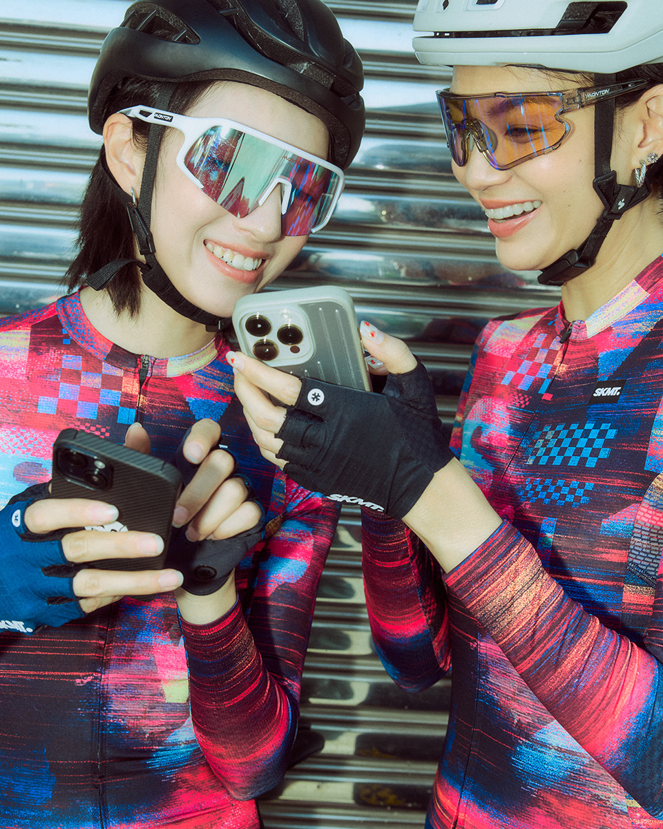 blue cycling gloves