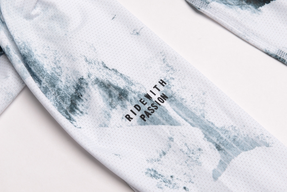 Sleeve graphic detail