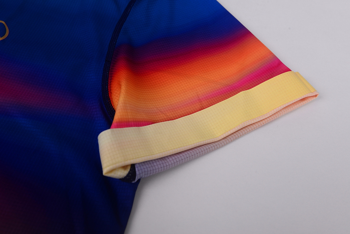 Folded sleeve hem detail