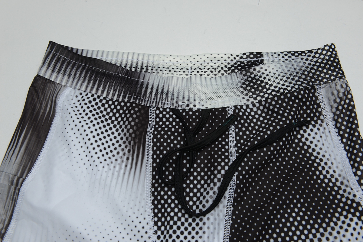 tights waistband with inner drawcord and flatlock stitching