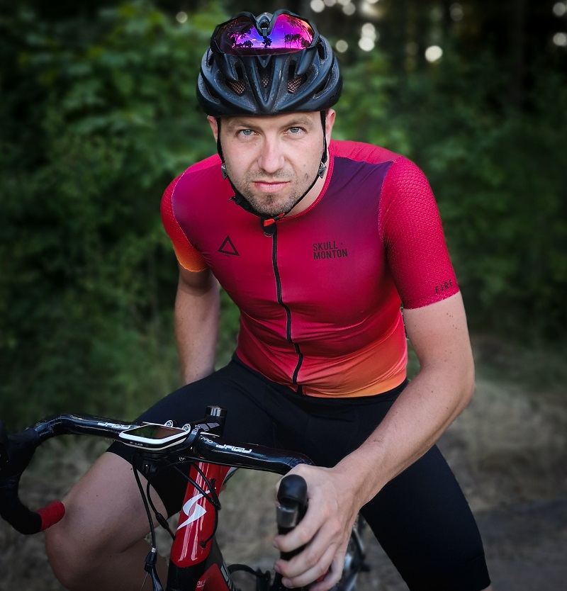 red cycling jersey