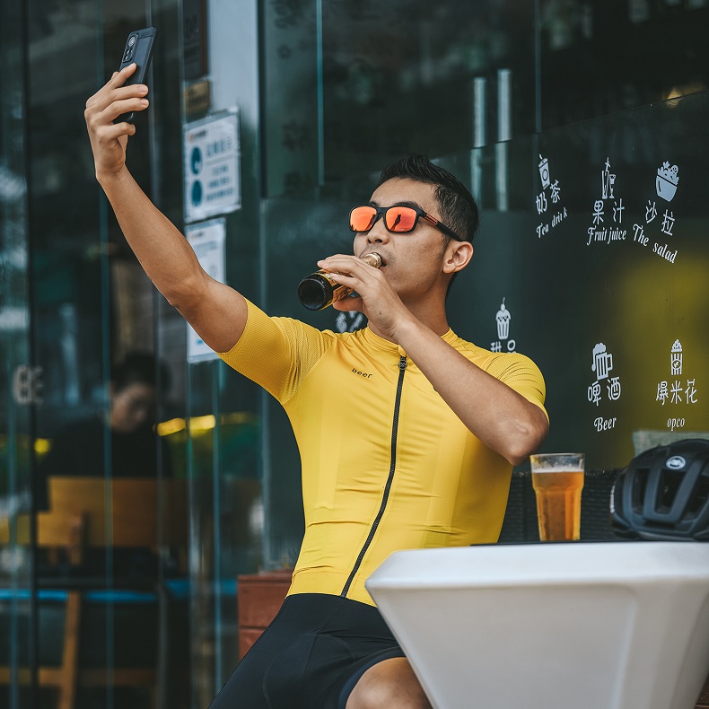 yellow bike jersey