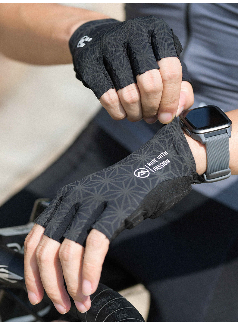 lightweight cycling gloves