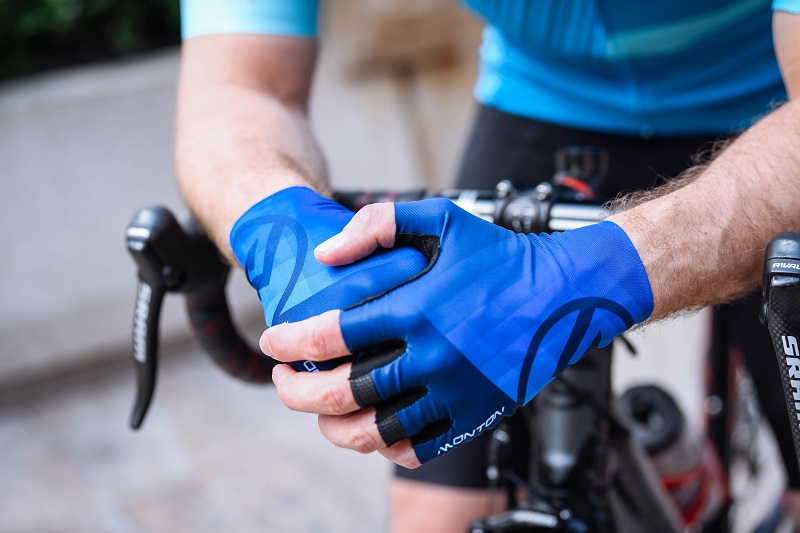 Bike riding gloves