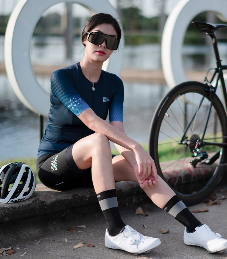 women's blue cycling jersey