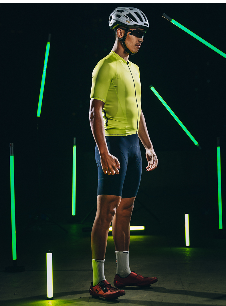 race cut cycling jersey