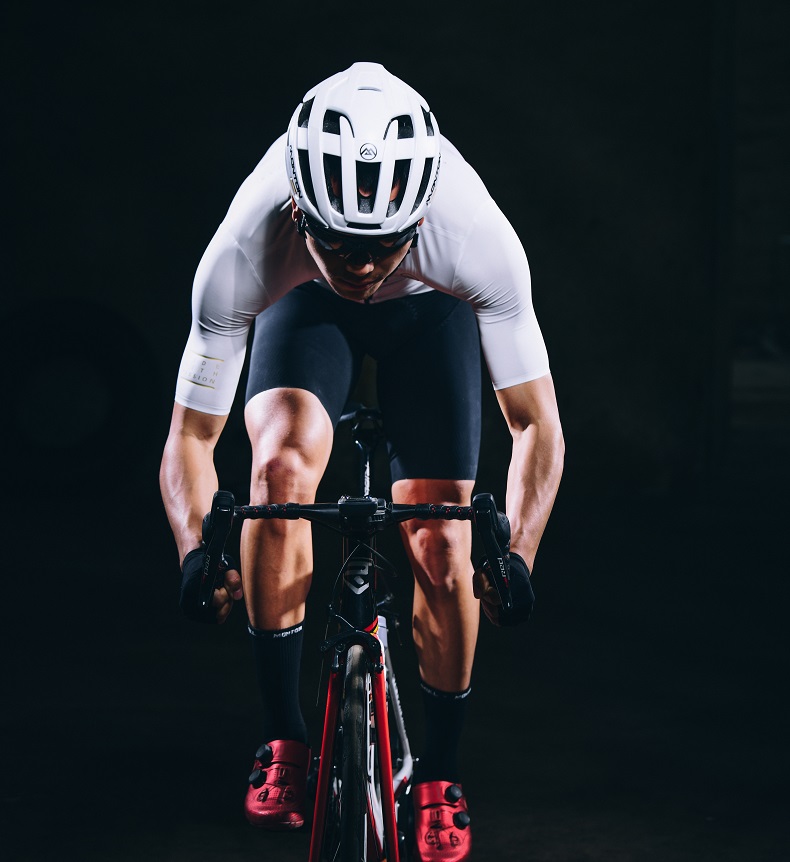 cycling jersey with zip pocket